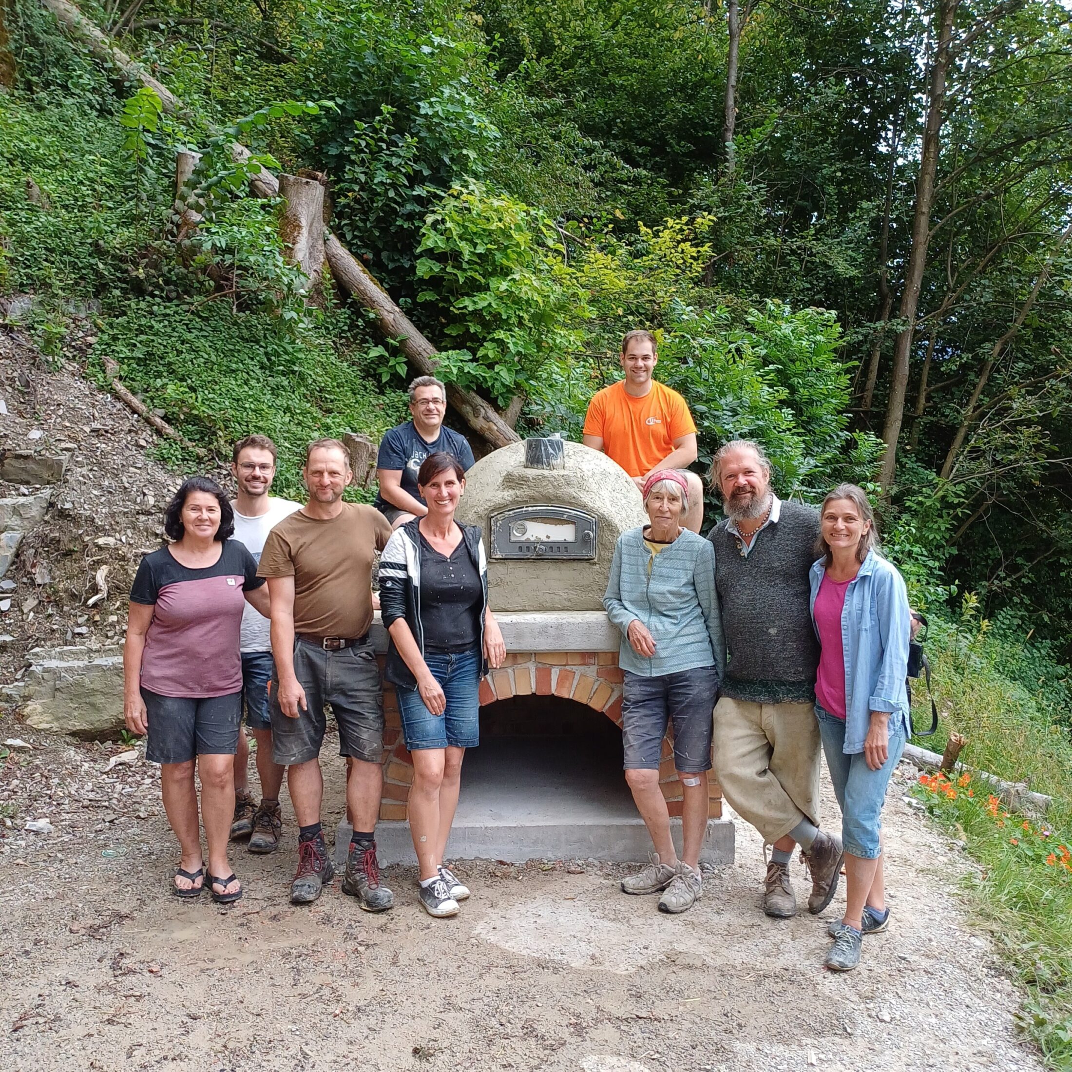 Ein Brotbackofen wird gebaut...